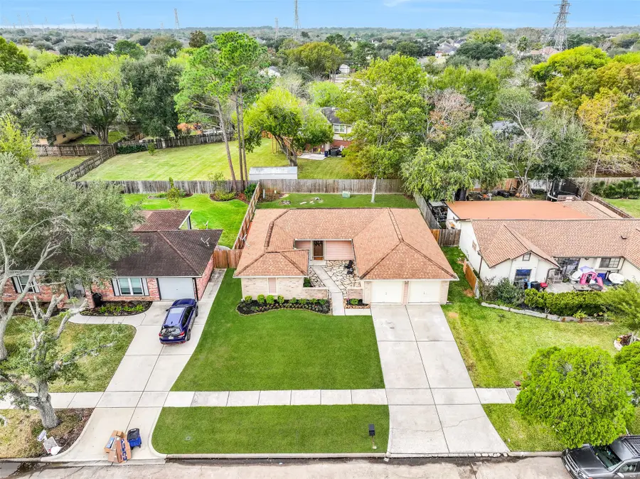 607 Dixie Drive, League City, TX 77573 - Image #3