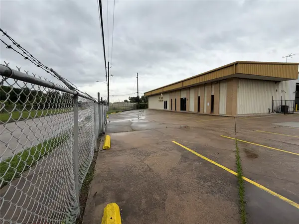 6040 Gessner Road, Houston, TX 77041