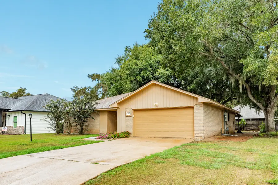 256 Freeman Boulevard, West Columbia, TX 77486 - #2
