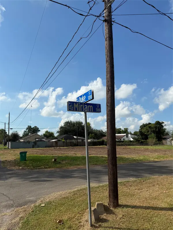 1301 Duke Street, Baytown, TX 77520