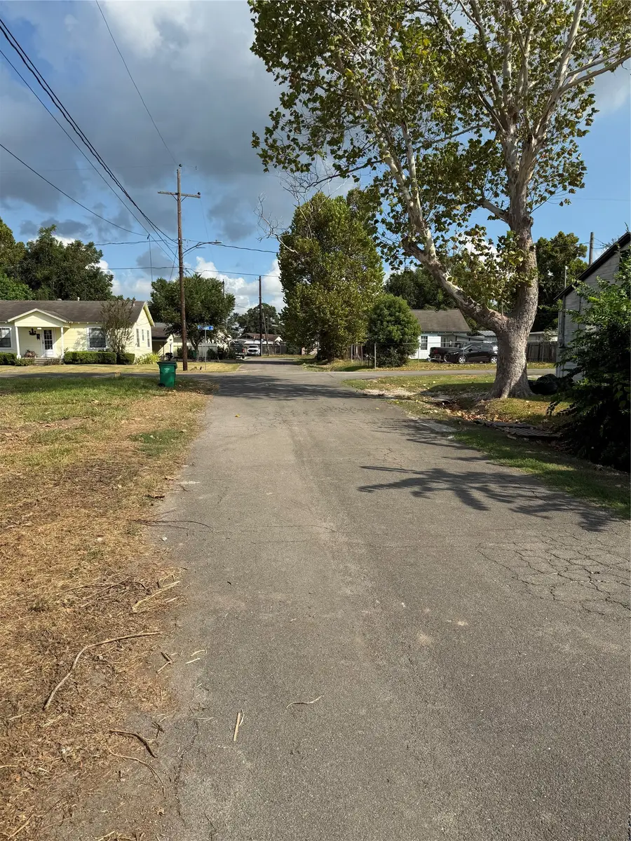 1301 Duke Street, Baytown, TX 77520 - #2