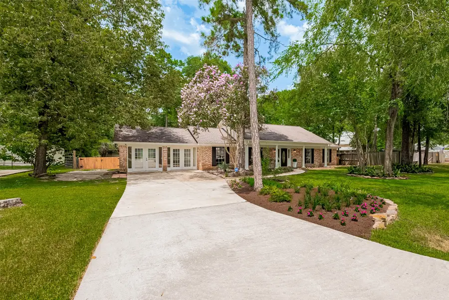 323 Spring Woods Drive, Southeast Montgomery, TX 77386 - Image #2