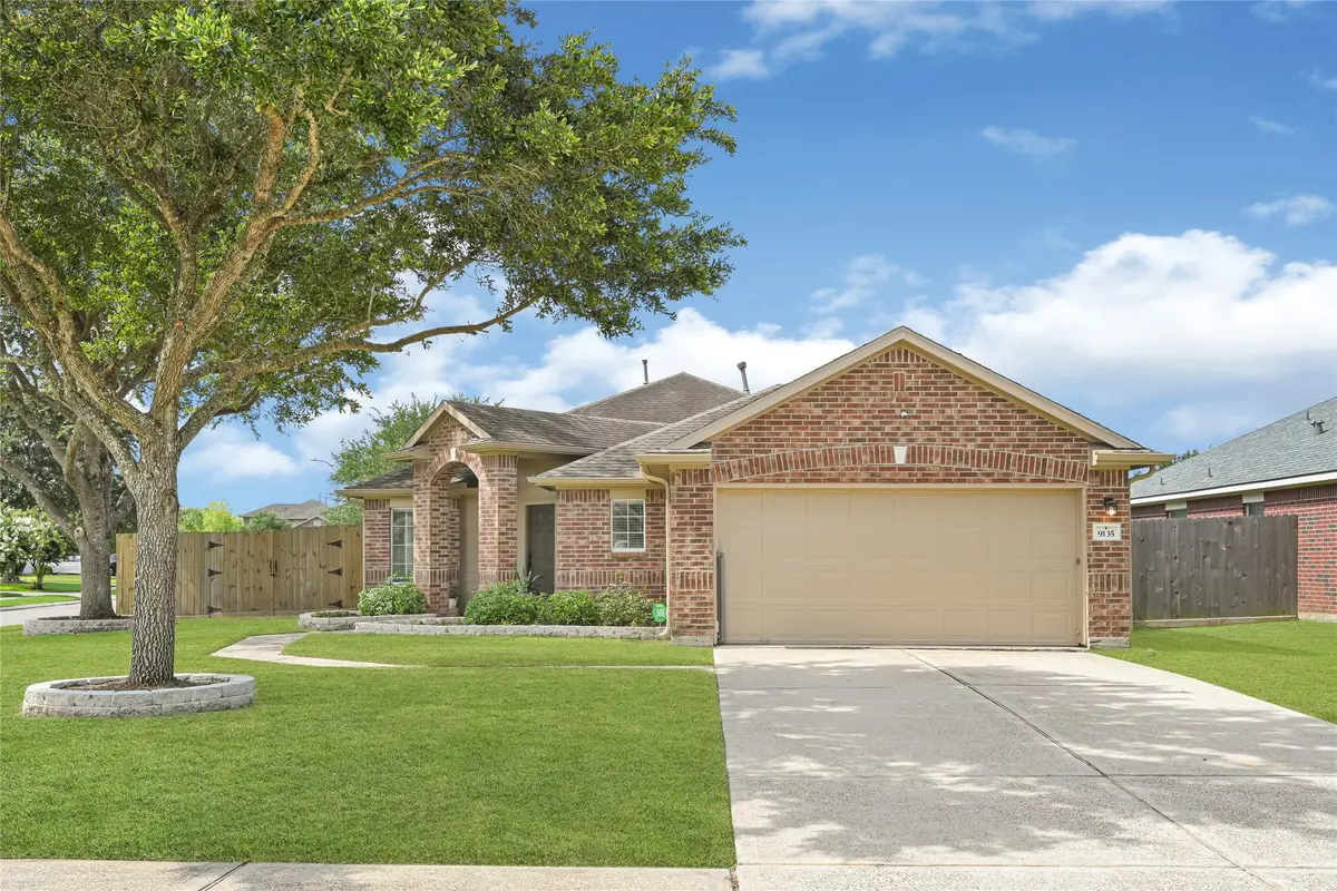 9135 Creekside Drive, Hitchcock, TX 77563 - #1
