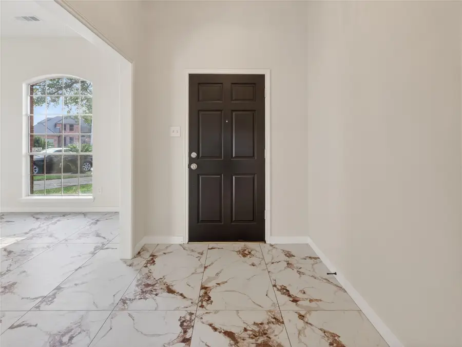 4418 W Thunderwood Circle, Fresno, TX 77545 - Image #2