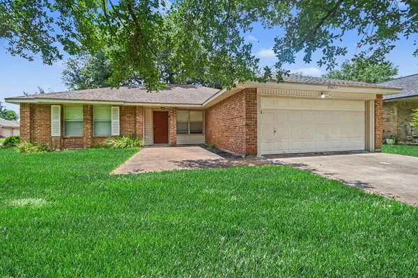 16715 Manowar Lane, Friendswood, TX 77546