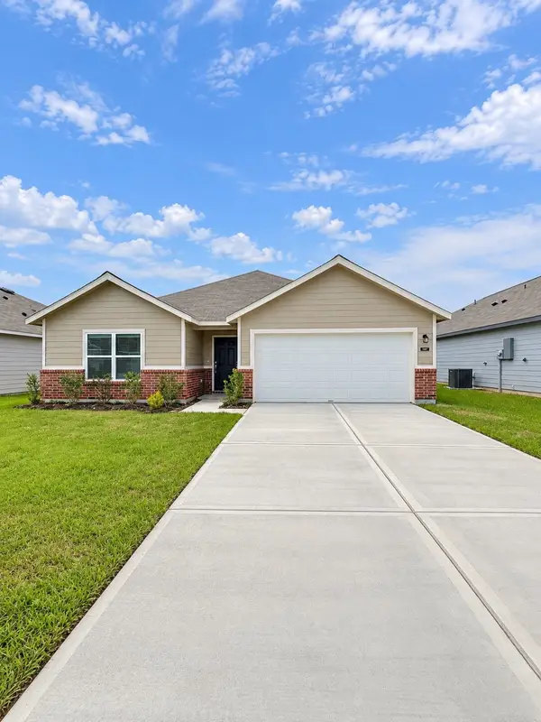 511 Oak Chase Avenue, Dayton, TX 77535