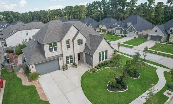 902 Falcon Hollow Lane, Pinehurst, TX 77362