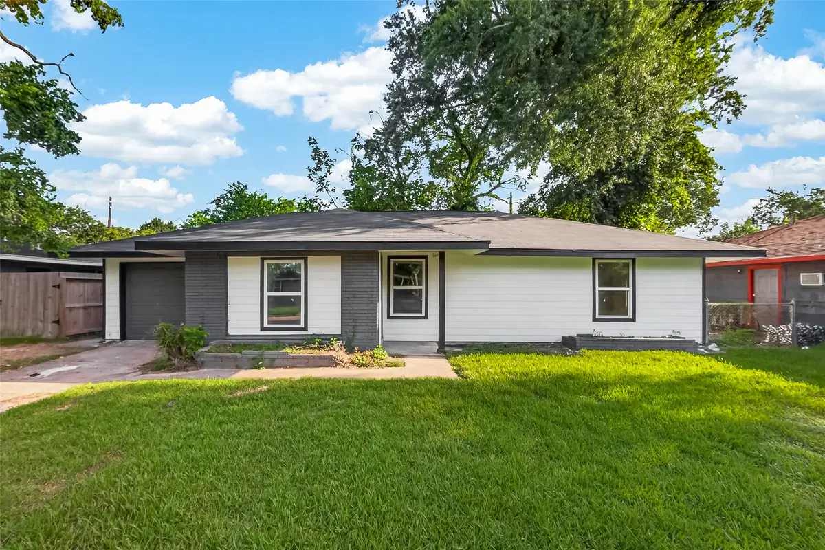 5751 Thrush Drive, Houston, TX 77033 - #1