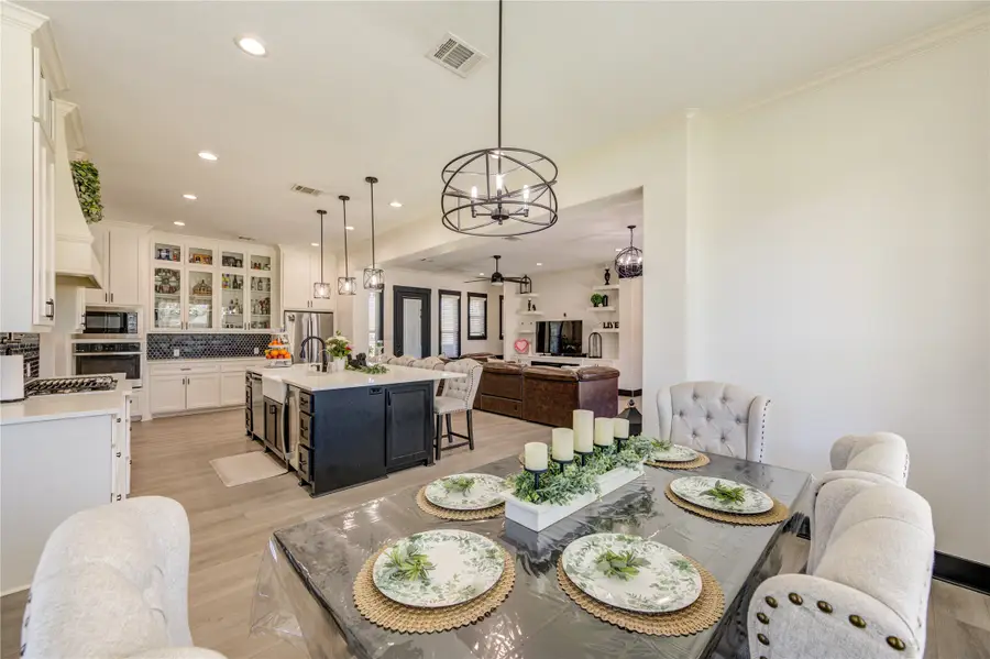 1607 Avenue E, Danbury, TX 77534 - #2