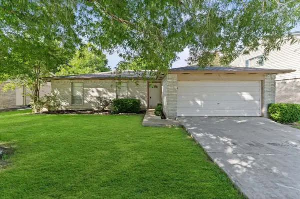 6210 Vinewood Lane, League City, TX 77573