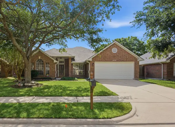 16918 Serenity Cove Circle, Friendswood, TX 77546