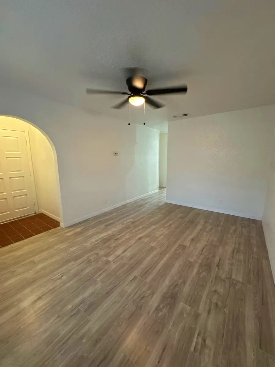 9139 Lytle Avenue, San Antonio, TX 78224 - #3