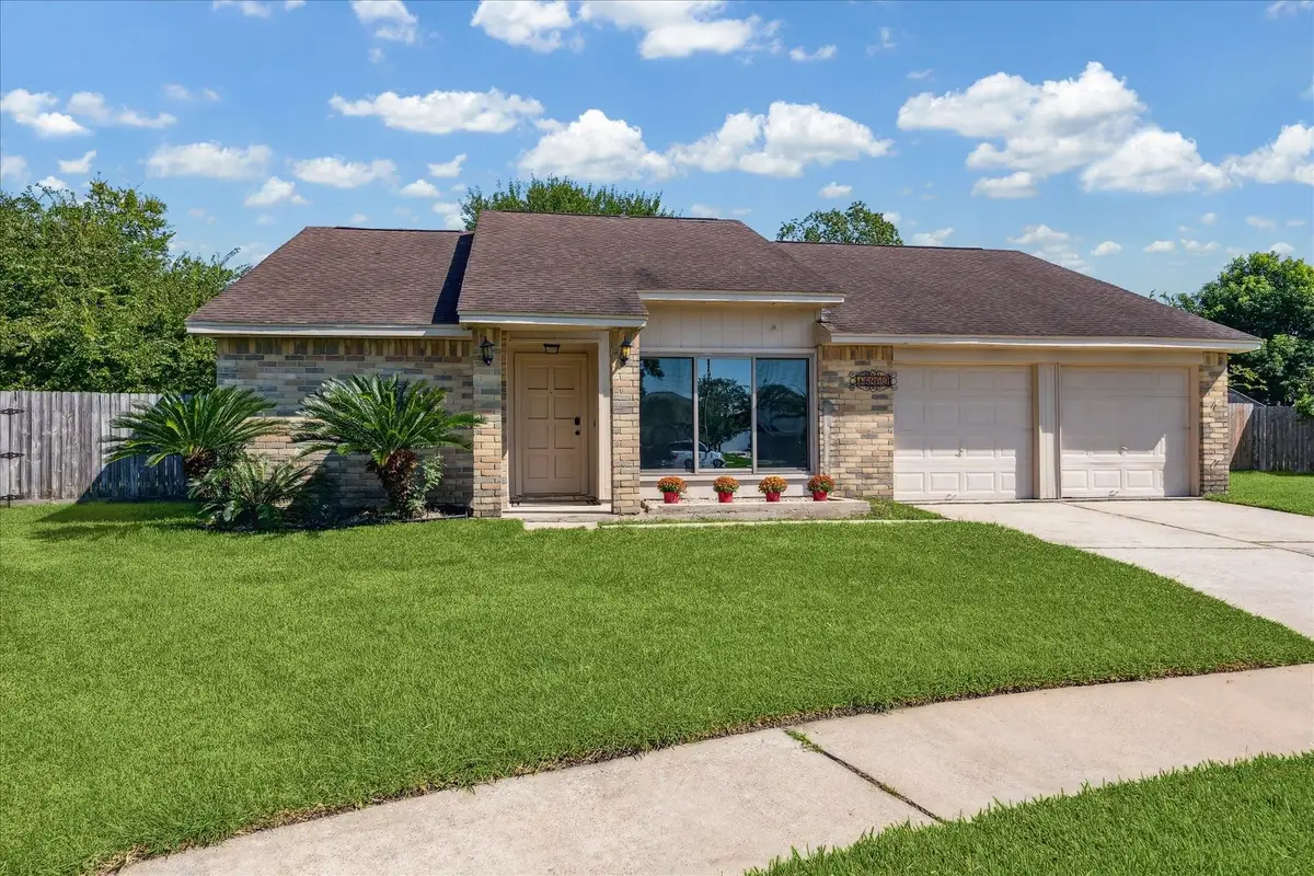 16803 Kings Chapel Court, Friendswood, TX 77546 - Image #1