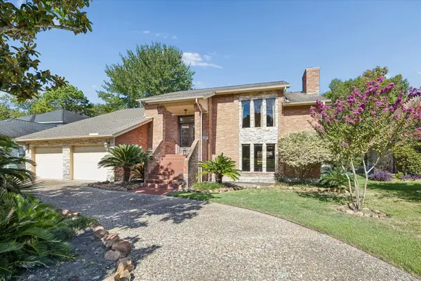 114 Lakeside Drive, Conroe, TX 77356