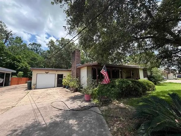 2890 W Lucas Drive, Beaumont, TX 77706