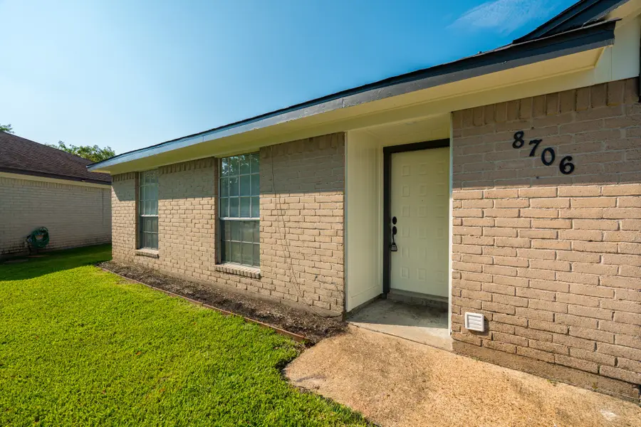 8706 Kirkmont Drive, Houston, TX 77089 - Image #3