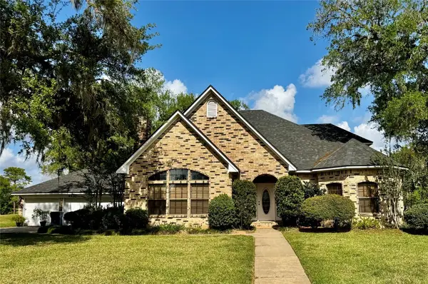 2221 River Valley Drive, West Columbia, TX 77486