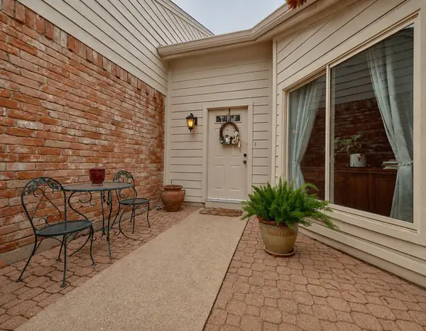 5038 Autumn Forest Drive, Houston, TX 77091