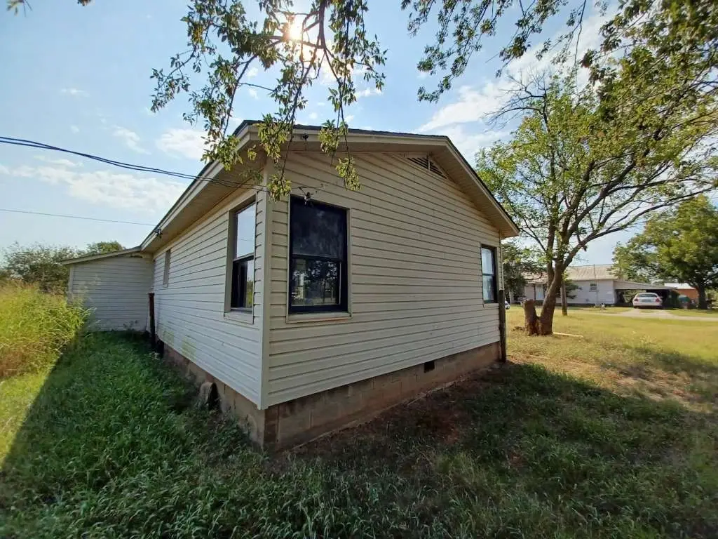 615 Williams Avenue, Archer City, TX 76351 - Image #1