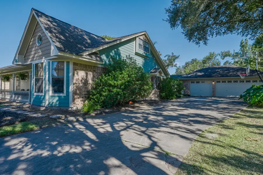 55 Royal Oak Circle, Lake Jackson, TX 77566 - Image #2