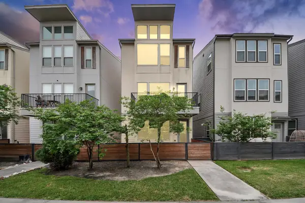 18527 Centro Row, Shenandoah, TX 77385