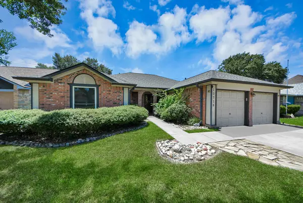 10918 Mulberry Court, La Porte, TX 77571