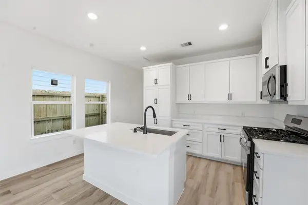 530 N 4th Street, La Porte, TX 77571