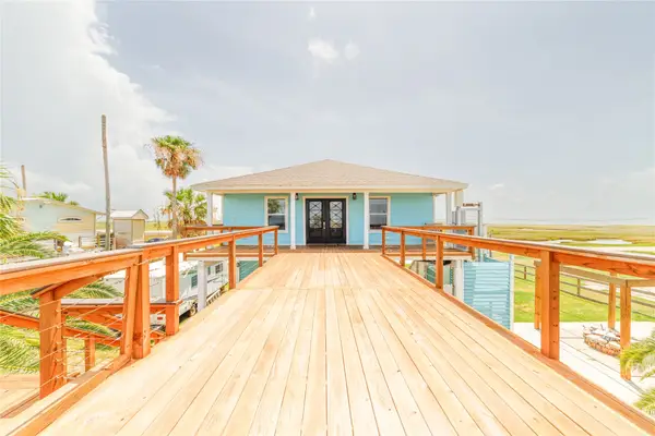 708 Dolphin Dr, Freeport, TX 77541