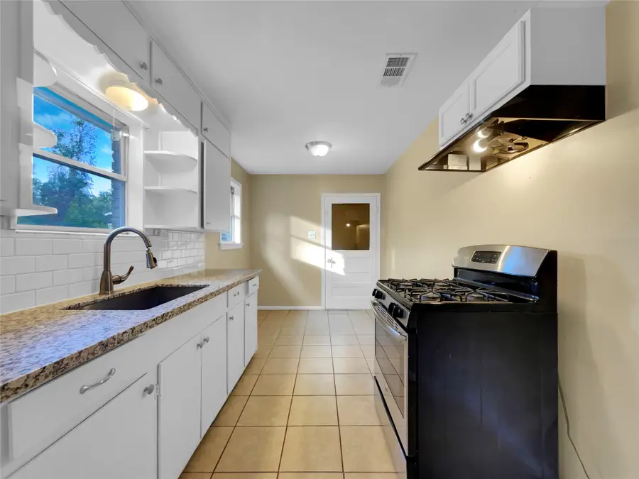 1000 Crescent Boulevard, Cleveland, TX 77327 - Image #2