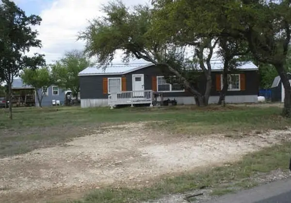 105 Oak Ridge Drive, Center Point, TX 78010