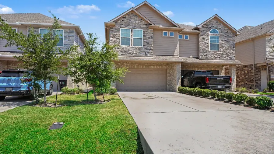 520 N 6th Street, La Porte, TX 77571 - #3