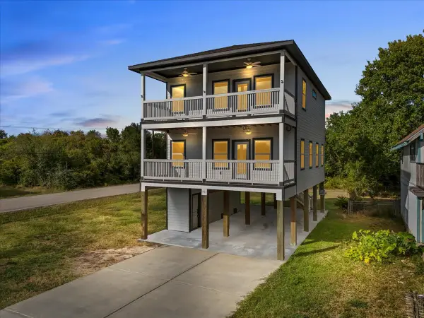 101 Grove Street, La Porte, TX 77571