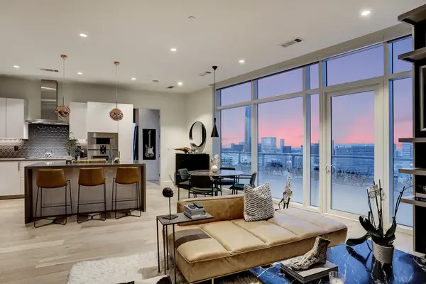 4521 San Felipe Street #1804, Houston, TX 77027