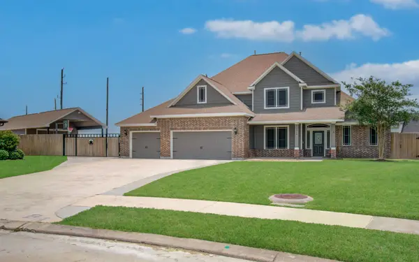 14018 Hawthorne Circle, Mont Belvieu, TX 77523
