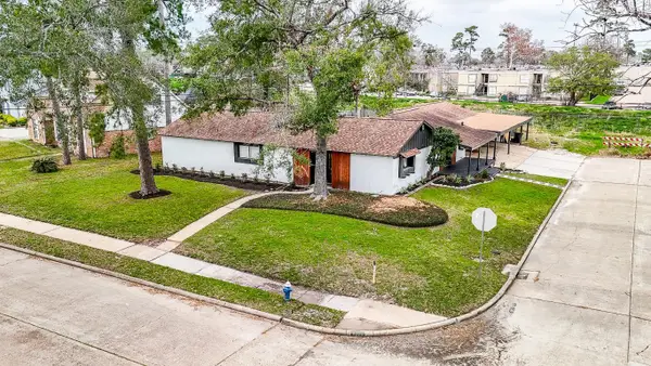 6002 Greenmont Drive, Houston, TX 77092