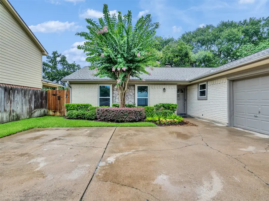 1418 Barrowgate Dr, Sugar Land, TX 77498 - #3