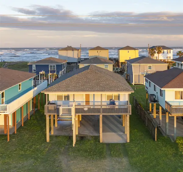 1426 Bluewater Highway, Surfside Beach, TX 77541