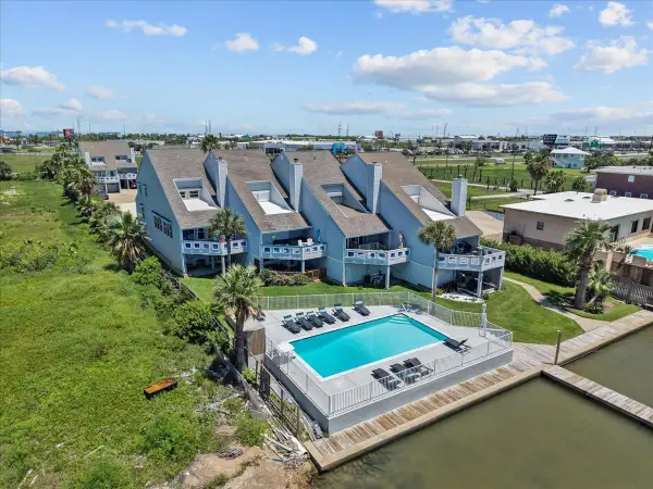 8111 Broadway Street #4, Galveston, TX 77554