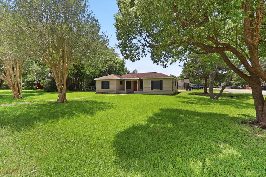 102 S 5th Street, Alvin, TX 77511 - #2