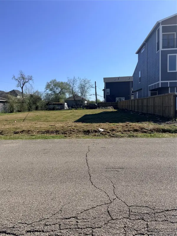 5002 Higgins Street, Houston, TX 77033