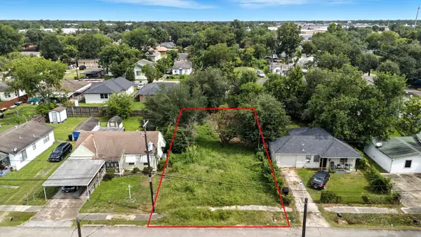 821 Neyland Street, Houston, TX 77022