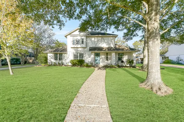 1905 Hunt Drive, Friendswood, TX 77546