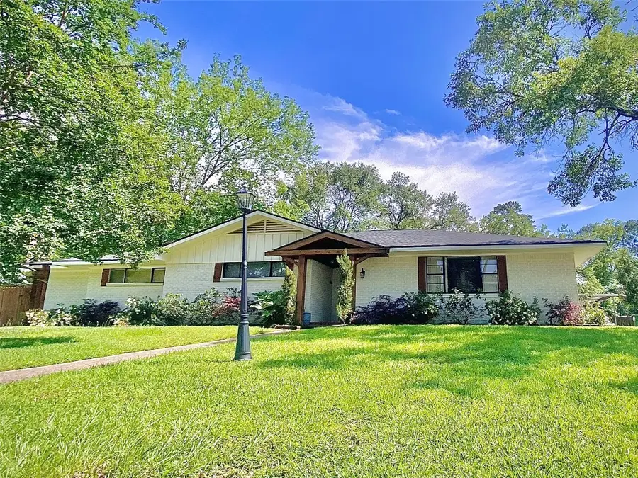 129 Circle Dr, Cleveland, TX 77327 - #2