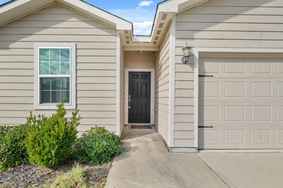 718 Crystal Lakes Drive, Brookshire, TX 77423 - #2