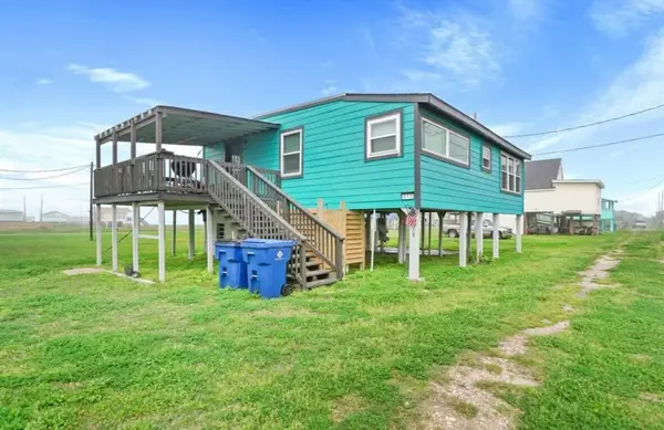 512 Texas Street, Surfside Beach, TX 77541