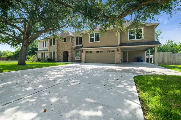 705 Briarmeadow Avenue, Friendswood, TX 77546