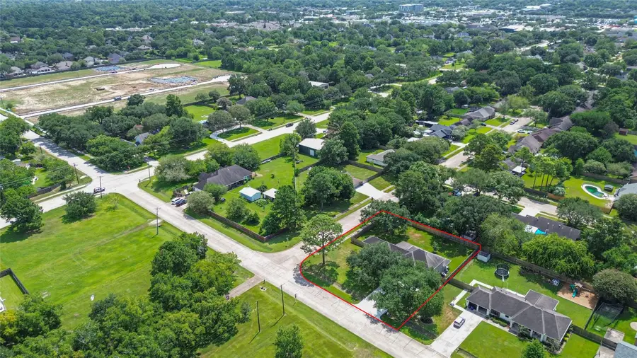 705 Briarmeadow Avenue, Friendswood, TX 77546 - #3