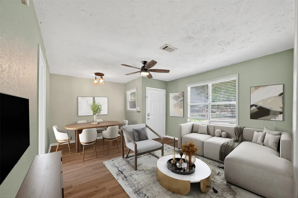 702 S Holmes Street, La Porte, TX 77571 - Image #1