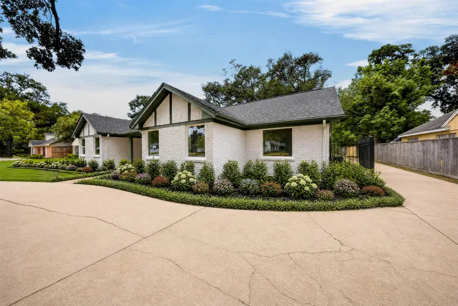 2126 Chimney Rock Road, Houston, TX 77056 - #2