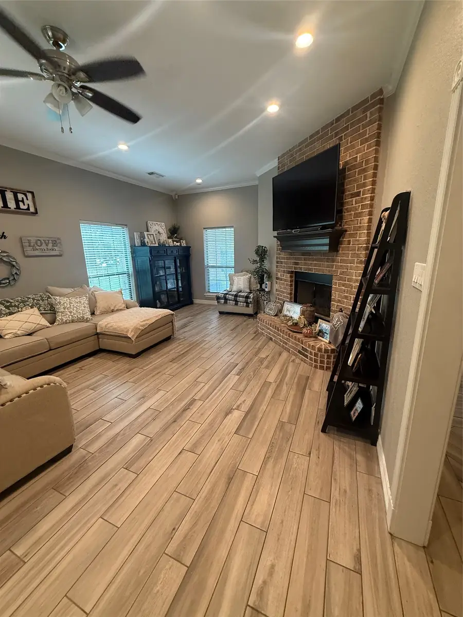905 Enchanted Oaks Drive, Angleton, TX 77515 - #3